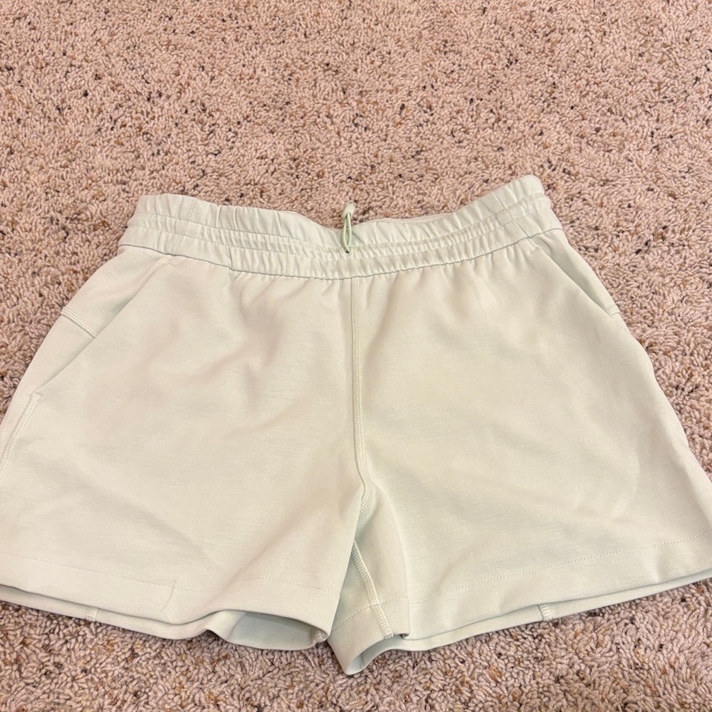 Green soft stream shorts